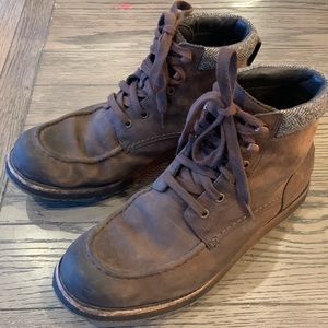 Men’s Uggs Boots in size 10